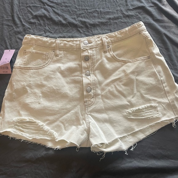 Cream colored shorts. Size 14. - Picture 1 of 2